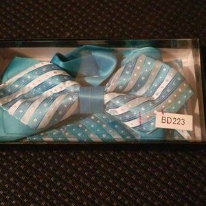 Bow tie/Handkerchief